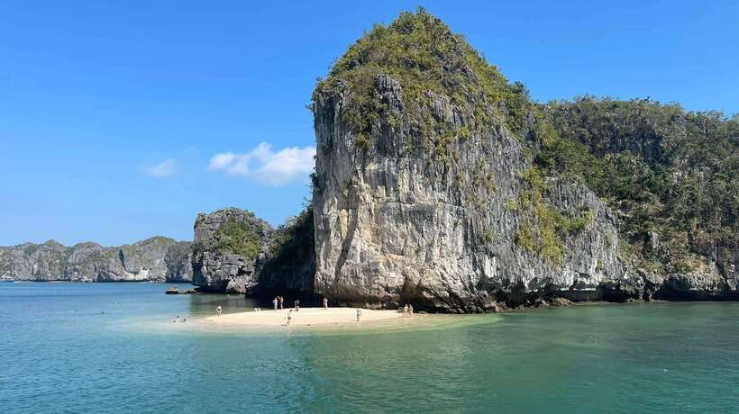 Private boat- Lan Ha Bay Half Day Tour with kayaking - Limestone islets and Turtle Islet