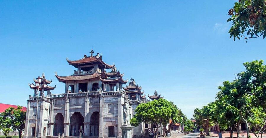 Private Car/Bus Renting Hanoi - Ninh Binh - Halong - Sapa... - A quiet boat route through Van Long