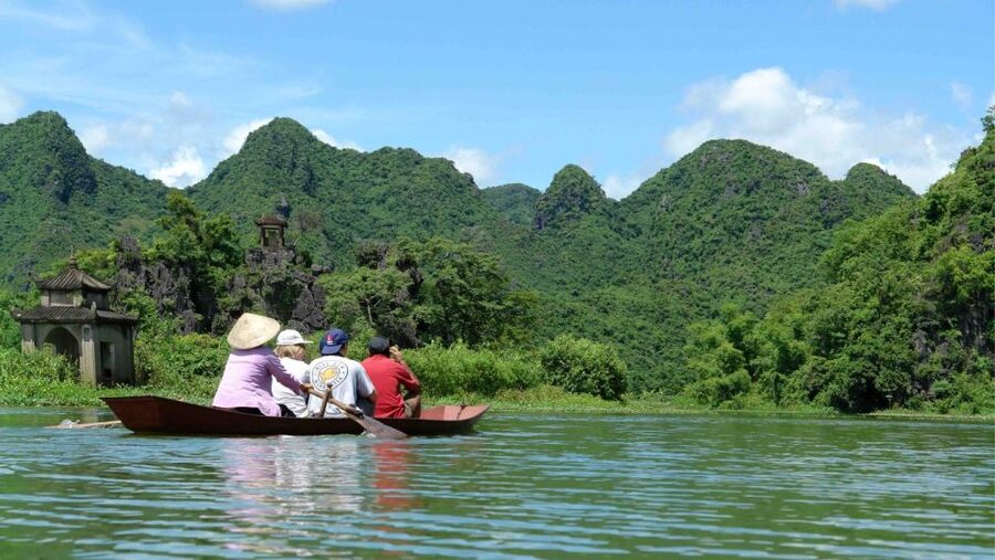Private Car/Bus Renting Hanoi - Ninh Binh - Halong - Sapa... - Lunch in Ninh Binh Province
