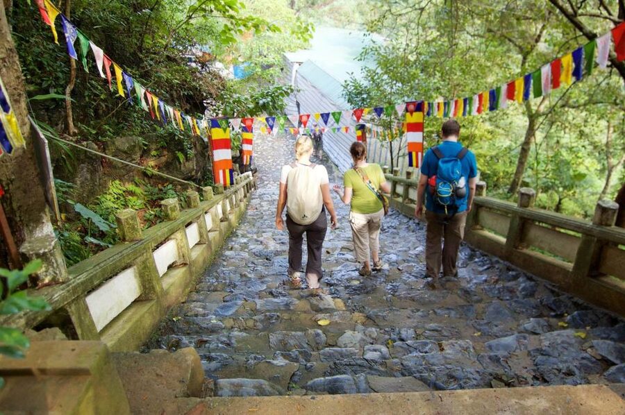 Private Car/Bus Renting Hanoi - Ninh Binh - Halong - Sapa... - What the $210 price means