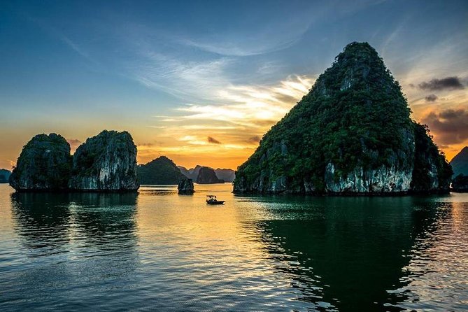 Private Ha Long bay day trip(From Hanoi city or Halong harbour) - Boarding the boat in Ha Long