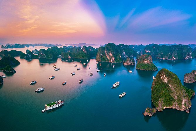 Private Halong Bay Sailing Cruise from Hanoi - The long road from Hanoi to Halong Bay
