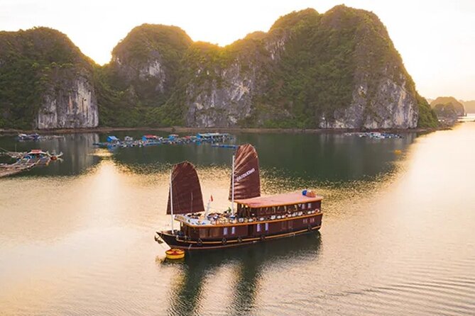 Private Lan Ha Bay Cruise 2D1N - Afternoon kayaking through Bright and Dark Cave