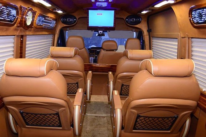 Private Transfers Hanoi <=> Halong One Way by Limousine Vehicles - Comfort, cleanliness, and the one concern to address