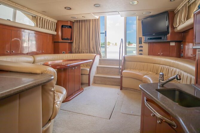 Private Yacht - 46 ft SeaRay Cancun Bay Snorkel 23P4 - Crew Service and Optional Photography
