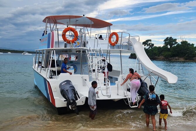 Puerto Plata : Party Boat Catamaran to Sosúa Bay - The northern coast from the water