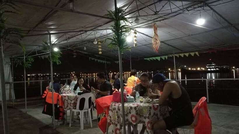 Puerto Princesa: Firefly Watching Bay Cruise with Dinner - Boat changes, spray, and comfort