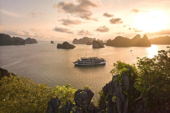REINA - Ha Long Luxury Day Cruise - The final beach stop and the Ti Top, Soi Sim confusion