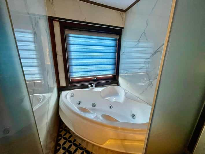Renea Cruises - BEST Small Boat in Bai Tu Long & Halong Bay - Who should choose Renea Cruise?
