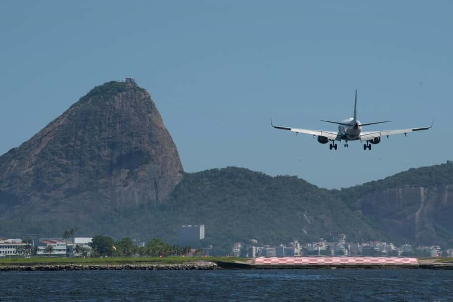 Rio: Boat Tour of Guanabara Bay - Beaches and forts around the bay
