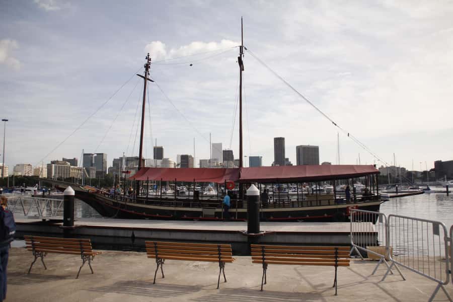 Rio From The Sea: Guanabara Bay Cruise with Optional Lunch - Guides, languages, and group size