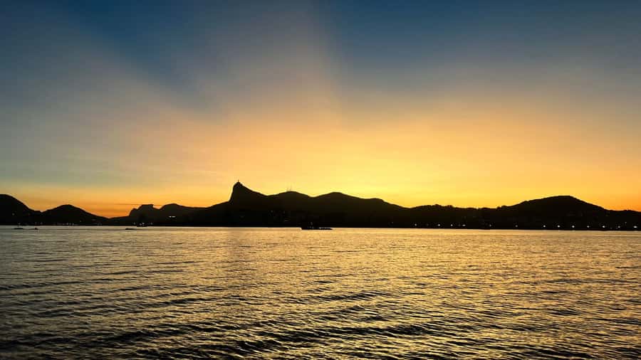 Rio: Guanabara Bay Boat Tour - Seeing Niemeyer’s MAC from the water