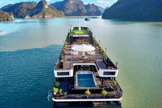 RITA CRUISE - LUXURY 5 STAR CRUISE in HALONG BAY from HANOI - Lunch and the route into Lan Ha Bay