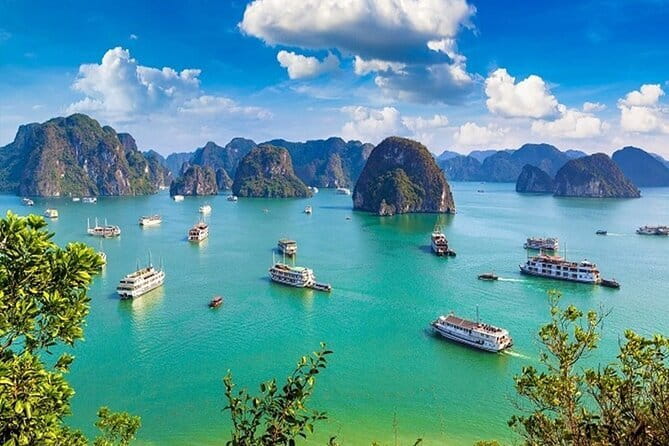 Rosy Cruise 3 Days Explore Halong Bay Lan Ha Bay Private Balcony - How Busy Is the Experience?