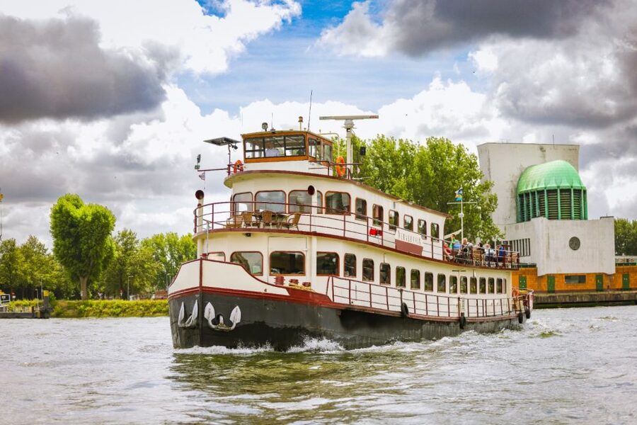 Rotterdam: Harbor Cruise on a Historic Ship - How the audio commentary affects the trip