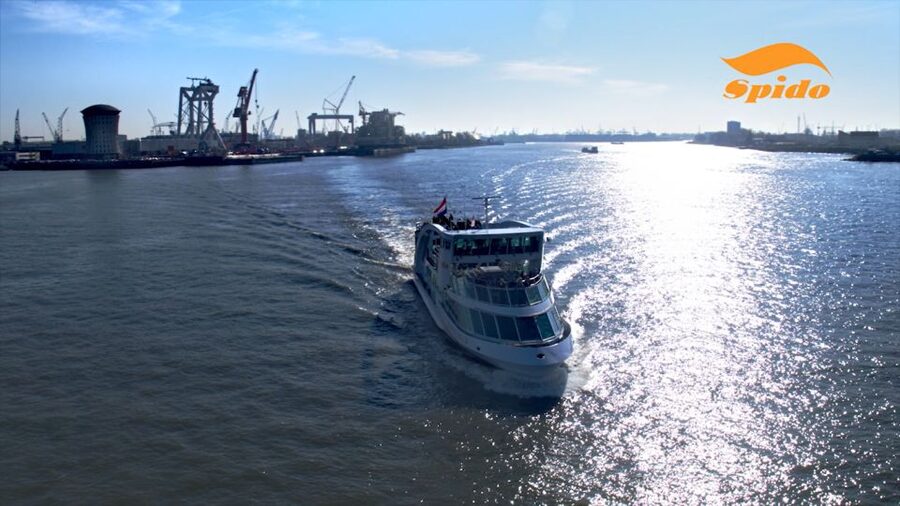Rotterdam: Harbor Sightseeing Cruise - Into the docks and the working port