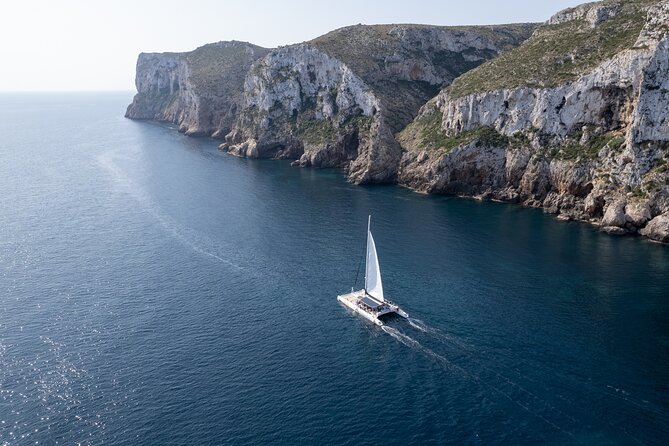 Sailing trip and swim in the bay of Dénia on a catamaran - Key points to know before sailing