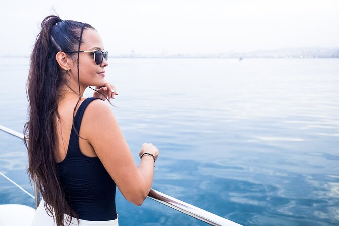 Sailing trip and swim in the bay of Dénia on a catamaran - Who will enjoy this most?