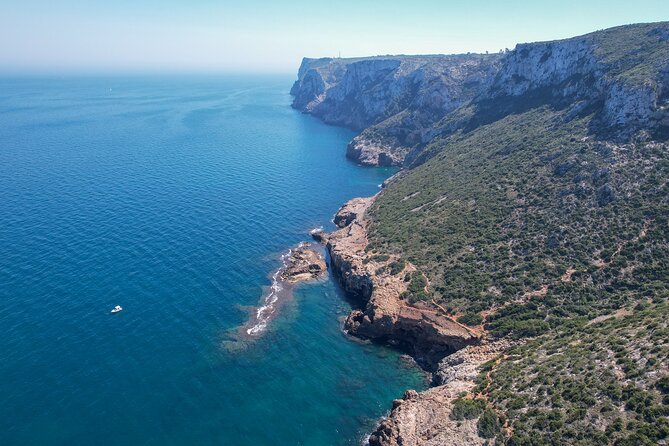 Sailing trip and swim in the bay of Dénia on a catamaran - Practical planning for the port