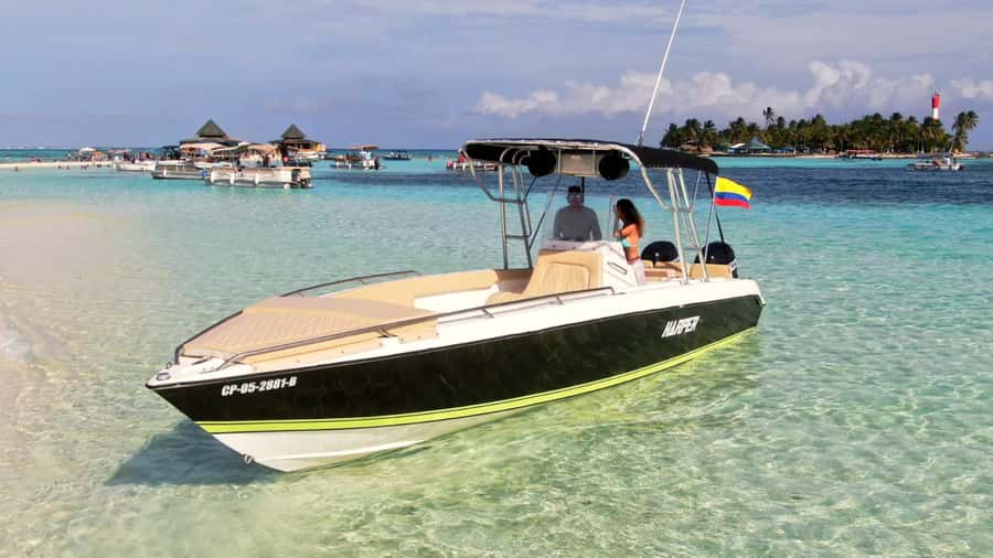 San Andres: Private San Andres Bay Tour by Luxury Speedboat - A private boat makes San Andrés feel much bigger
