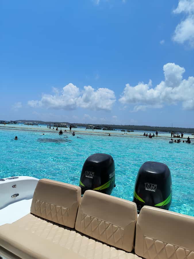 San Andres: Private San Andres Bay Tour by Luxury Speedboat - What the $450 price really means