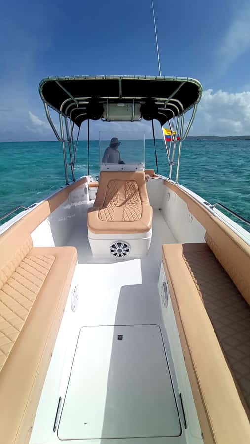 San Andres: Private San Andres Bay Tour by Luxury Speedboat - Who should book this boat trip