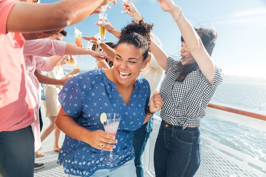 San Diego: Bay Sights and Sips Sunset Cruise - Sunset, music, and the onboard mood