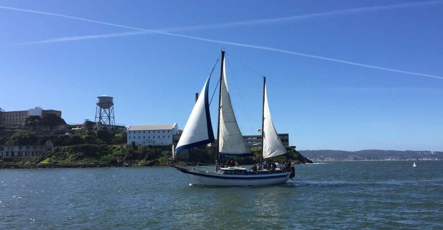 San Francisco: Bay Sailing Tour with Drinks - Two drinks, light service, and a relaxed pace
