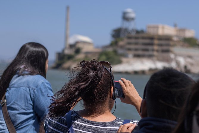 San Francisco: Golden Gate Bay Cruise (60 Minutes) - Seating, food, and comfort onboard