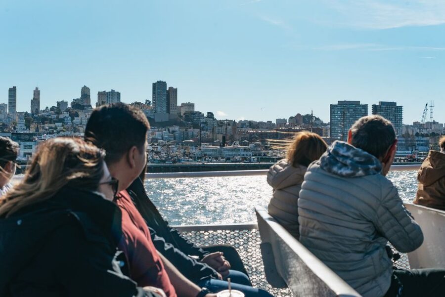 San Francisco: Skip-the-Line Escape from The Rock Bay Cruise - Finding the best seat and staying warm
