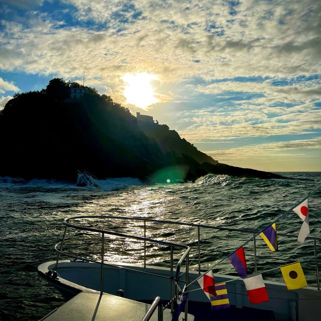 San Sebastian: Sustainable Catamaran Cruise with Audio Guide - Santa Clara Island and the middle of the bay