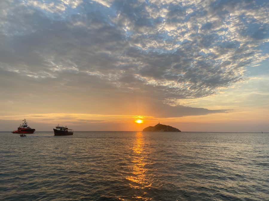 Santa Marta: Sunset Cruise Around the Bay - Safety briefing before the boat leaves