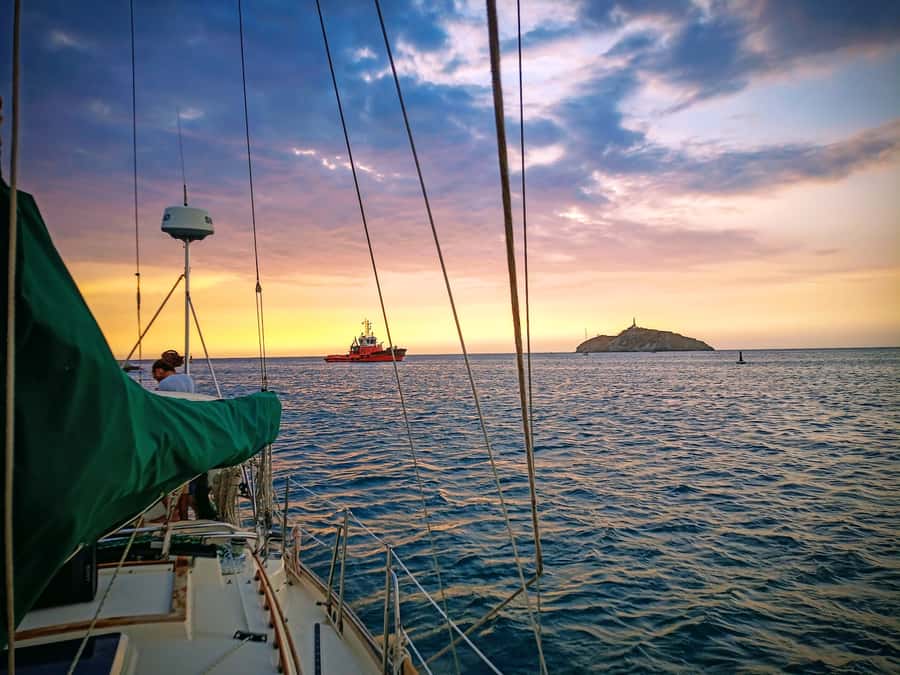 Santa Marta: Sunset Cruise Around the Bay - Meet outside Serena Tropical Bistro at 4:30pm