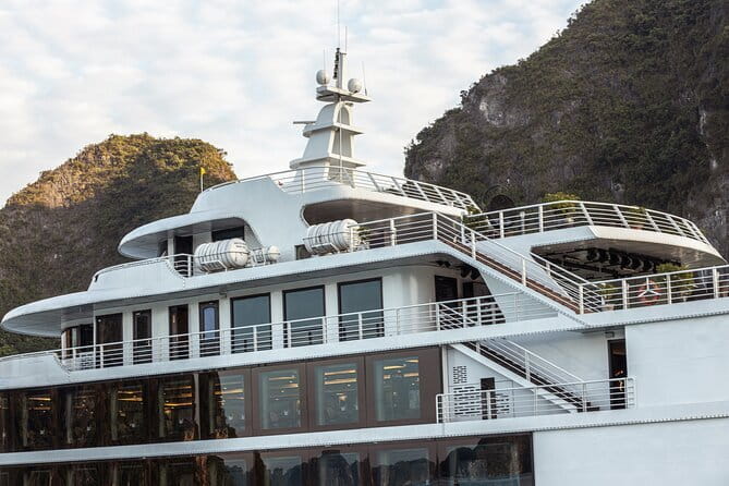Sea Octopus Cruise - 5 Star Luxury YATCH Halong Bay Heritage Site - Getting settled aboard Sea Octopus