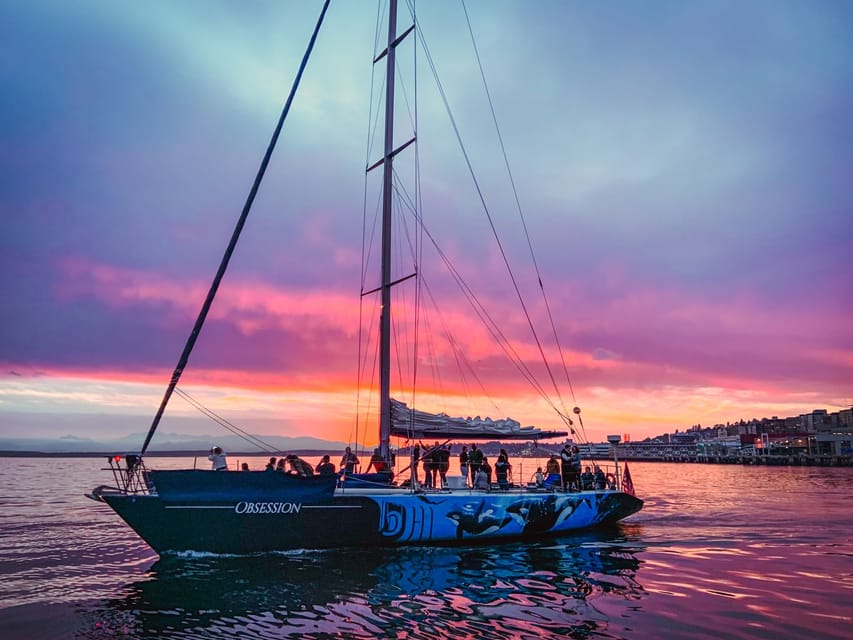 Seattle: Elliott Bay Sailing Cruise - Bring a picnic and make the boat your base