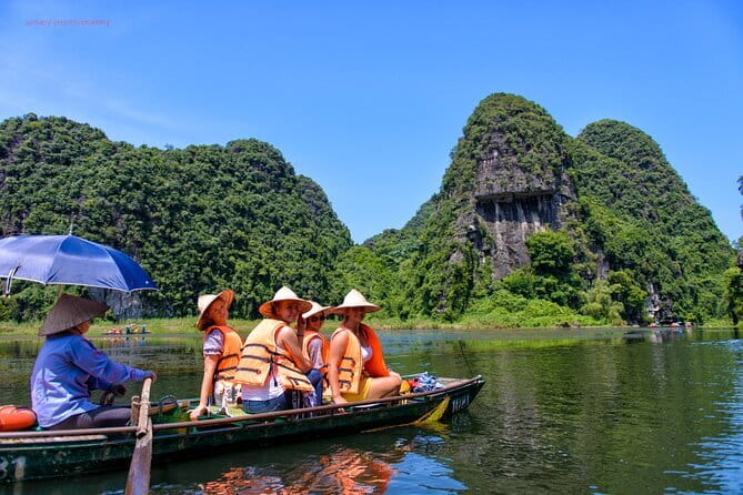 Shore Excursion Discovery Hanoi City from HaLong Bay Port - Lunch: simple Vietnamese choices with local character