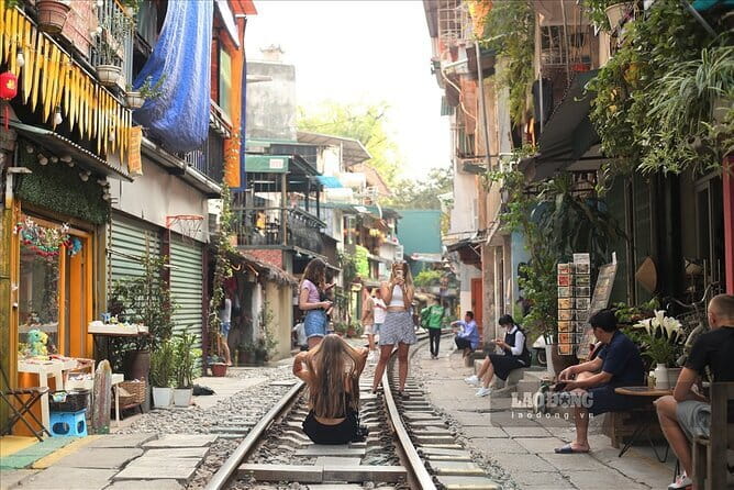 Shore Excursion Discovery Hanoi City from HaLong Bay Port - Hoan Kiem Lake and the red bridge