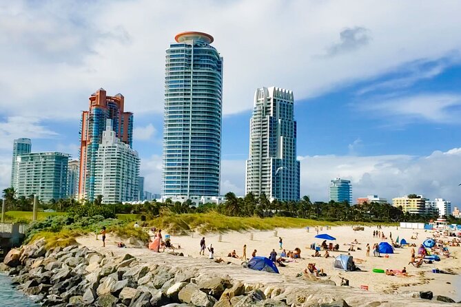 Sightseeing location Boat cruise on Biscayne Bay with Miami stop - Price, drinks, and what you receive