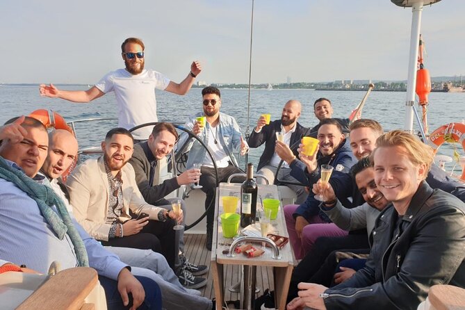 Sopot: Yacht Cruise Around the Bay with Welcome Drink - Setting out from the end of Sopot Pier
