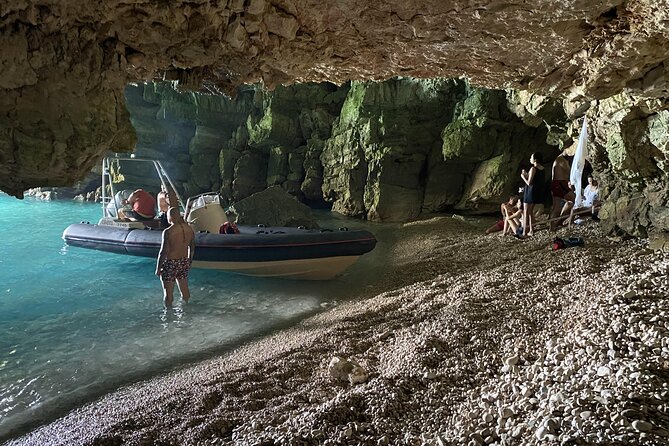 Speed Boat Tour to National Park and Grama Bay - Music changes the character of the day