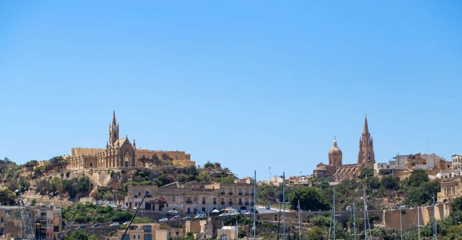 St. Paul's Bay: Gozo, Comino & St. Paul's Bus & Boat Tour - Blue Lagoon: beautiful water and limited elbow room