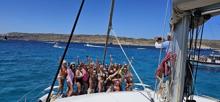 St. Paul's Bay: Half-Day Scenic Catamaran Tour with Drinks - Drinks, snacks, and what to eat before boarding