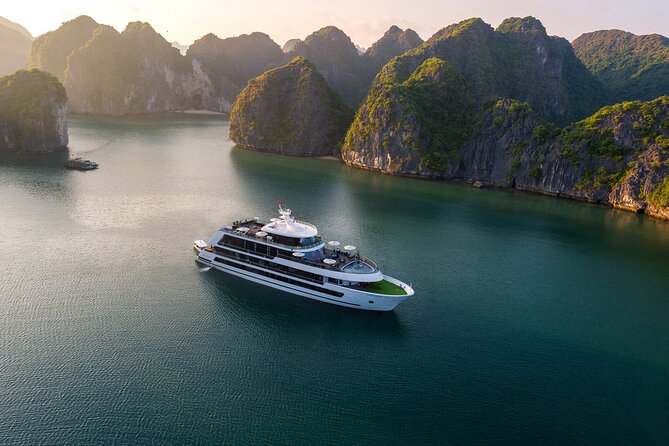 Stellar Of The Seas visit Bai Tu Long Bay Lan Ha Bay depart from Hanoi - A three-bay route from Hanoi to the water