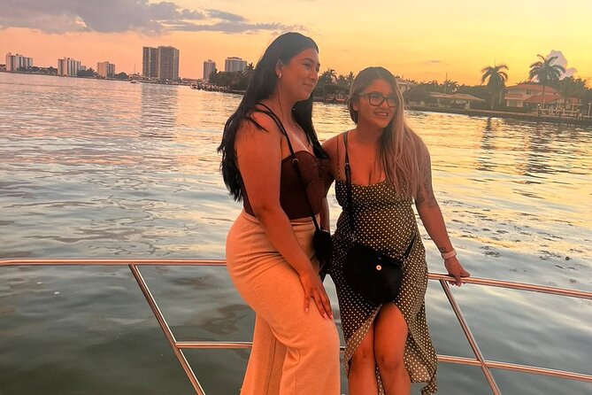 Sunset and Night Cruise of the Miami Bay Skyline on a Yacht - Why Miami Bay looks different at sunset