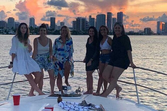 Sunset and Night Cruise of the Miami Bay Skyline on a Yacht - What the three-hour schedule gives you