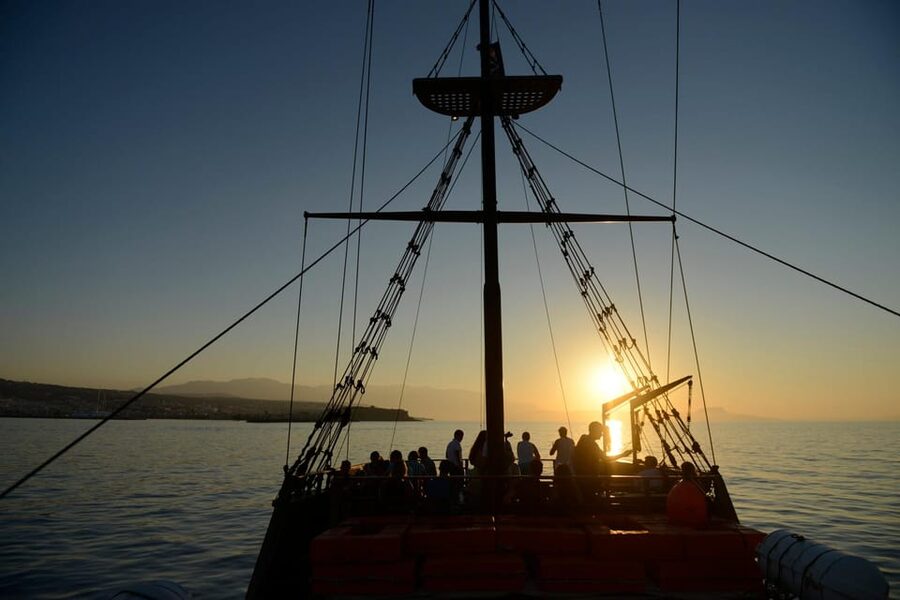 Sunset cruise at St. George Bay from Hersonissos port - What arrives on the dinner table