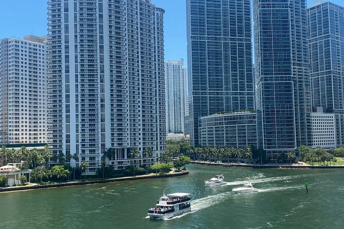 Sunset Cruise of Biscayne Bay Millionaire Homes & Cash Bar - Who will enjoy this Miami boat ride