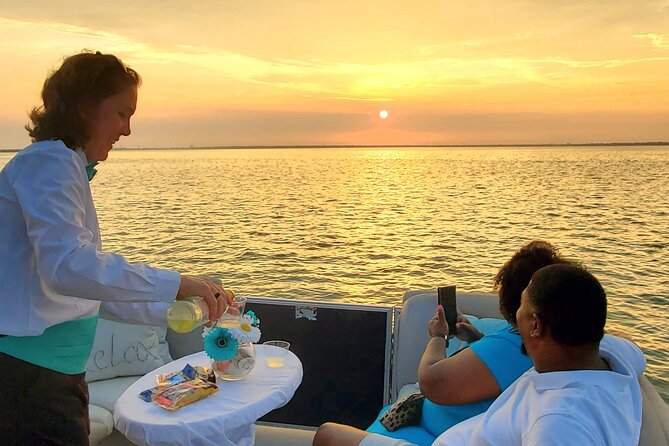 Sunset/Harbor & Bay Cruise in Destin Rated Top 10 - Cruising the harbor canals