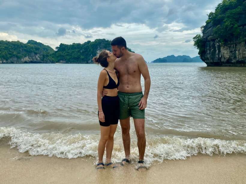 Swan Cruises: Bai Tu Long Bay 2 Days 1 Night - Morning Tai Chi and Thien Canh Son Cave