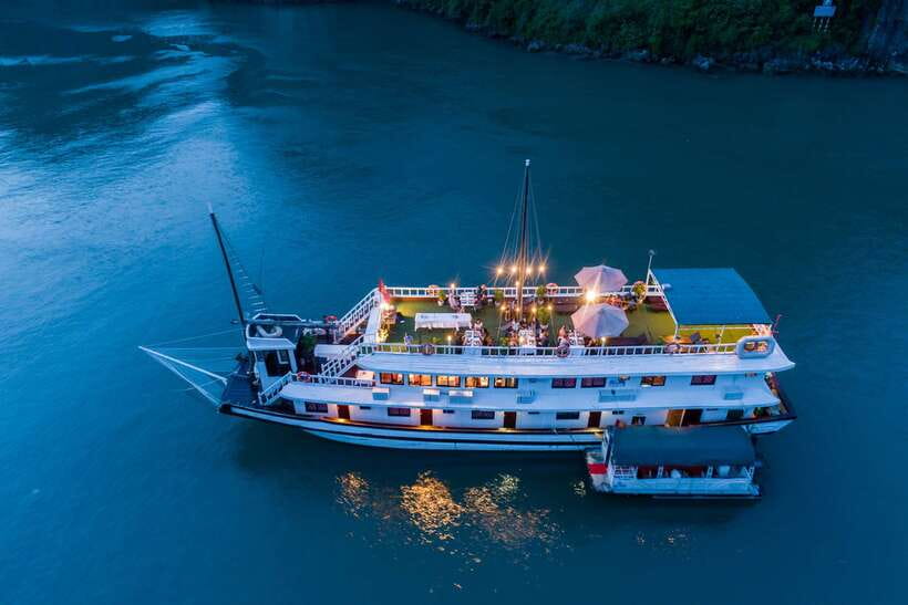 Swan Cruises: Bai Tu Long Bay 3 Day 2 Nights - Why Bai Tu Long Bay works well for a three-day cruise